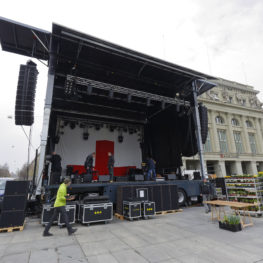 Tetra Tech Veranstaltungstechnik AG_Referenzen_150 Jahre Schweizerisches Rotes Kreuz_Konzert Nubya und Greis_Aufbau_Regie_Foto by André Albrecht_Aufbau_Abbau_Bundesplatz Bern