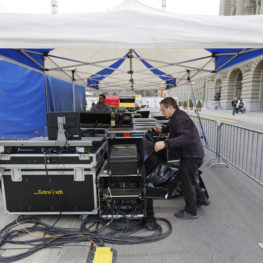 Tetra Tech Veranstaltungstechnik AG_Referenzen_150 Jahre Schweizerisches Rotes Kreuz_Konzert Nubya und Greis_Aufbau_Regie_Foto by André Albrecht_Aufbau_Abbau_Bundesplatz Bern