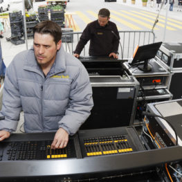 Tetra Tech Veranstaltungstechnik AG_Referenzen_150 Jahre Schweizerisches Rotes Kreuz_Konzert Nubya und Greis_Aufbau_Regie_Foto by André Albrecht_Aufbau_Abbau_Bundesplatz Bern_Philip Kummer