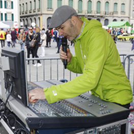 Tetra Tech Veranstaltungstechnik AG_Referenzen_150 Jahre Schweizerisches Rotes Kreuz_Konzert Nubya und Greis_Aufbau_Regie_Foto by André Albrecht_Aufbau_Abbau_Bundesplatz Bern