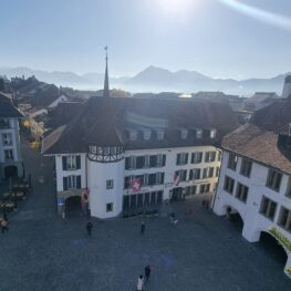 Tetra Tech Veranstaltungstechnik AG_Referenzen_Tannenbaum Beleuchtung_Rathausplatz Thun (2)